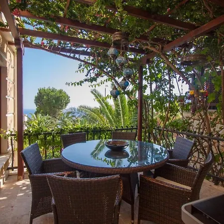 Palm View With Private And Infinity View Bezirgan
